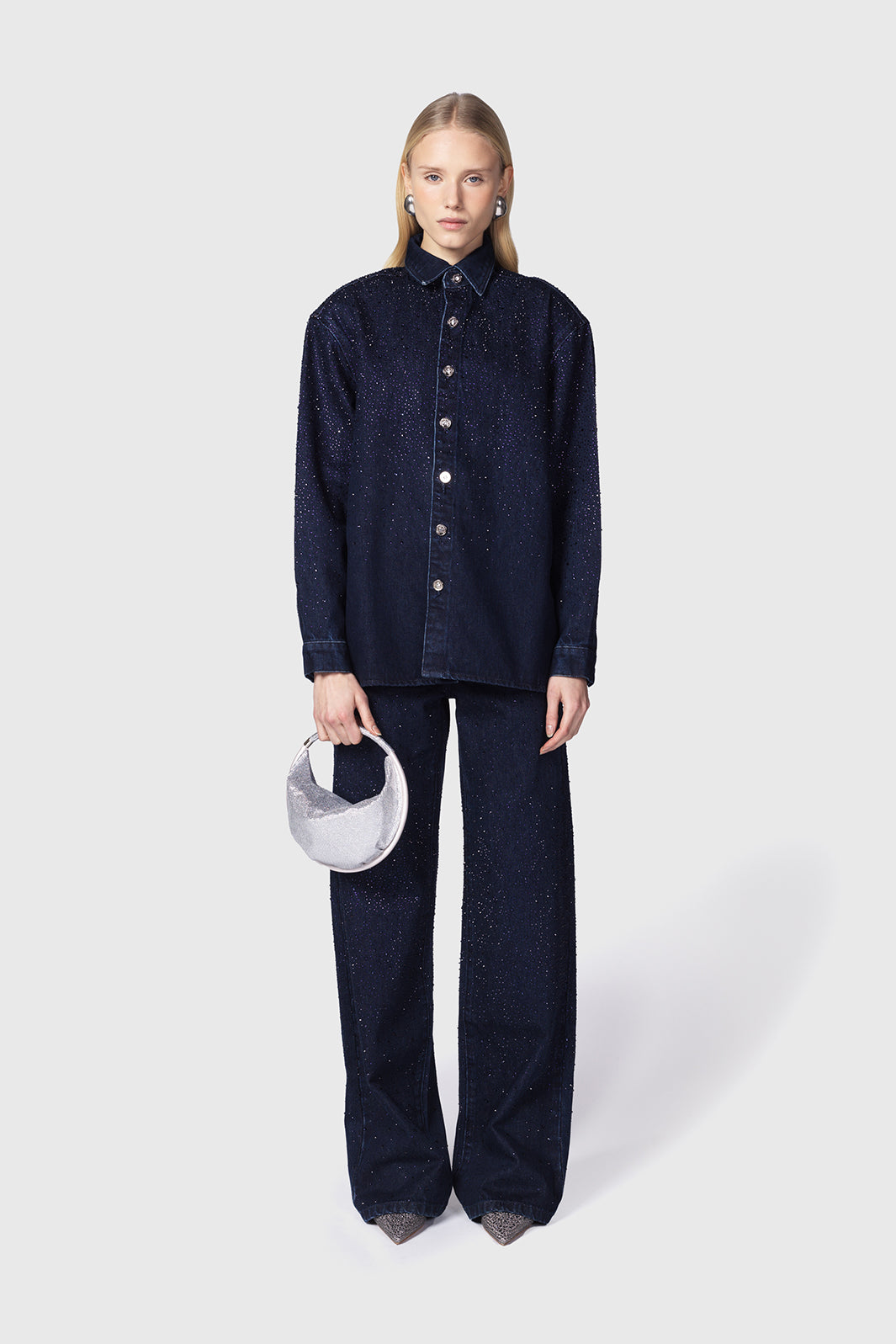 Anser-camicia-over-blu-in-denim-con-strass-Twentyfourhaitch_1_1_13bbacec-1491-4fb7-b837-a9ab84aa2bb5.jpg