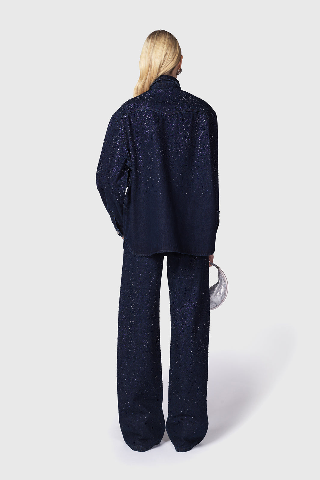 Anser-camicia-over-blu-in-denim-con-strass-Twentyfourhaitch_1_2.jpg