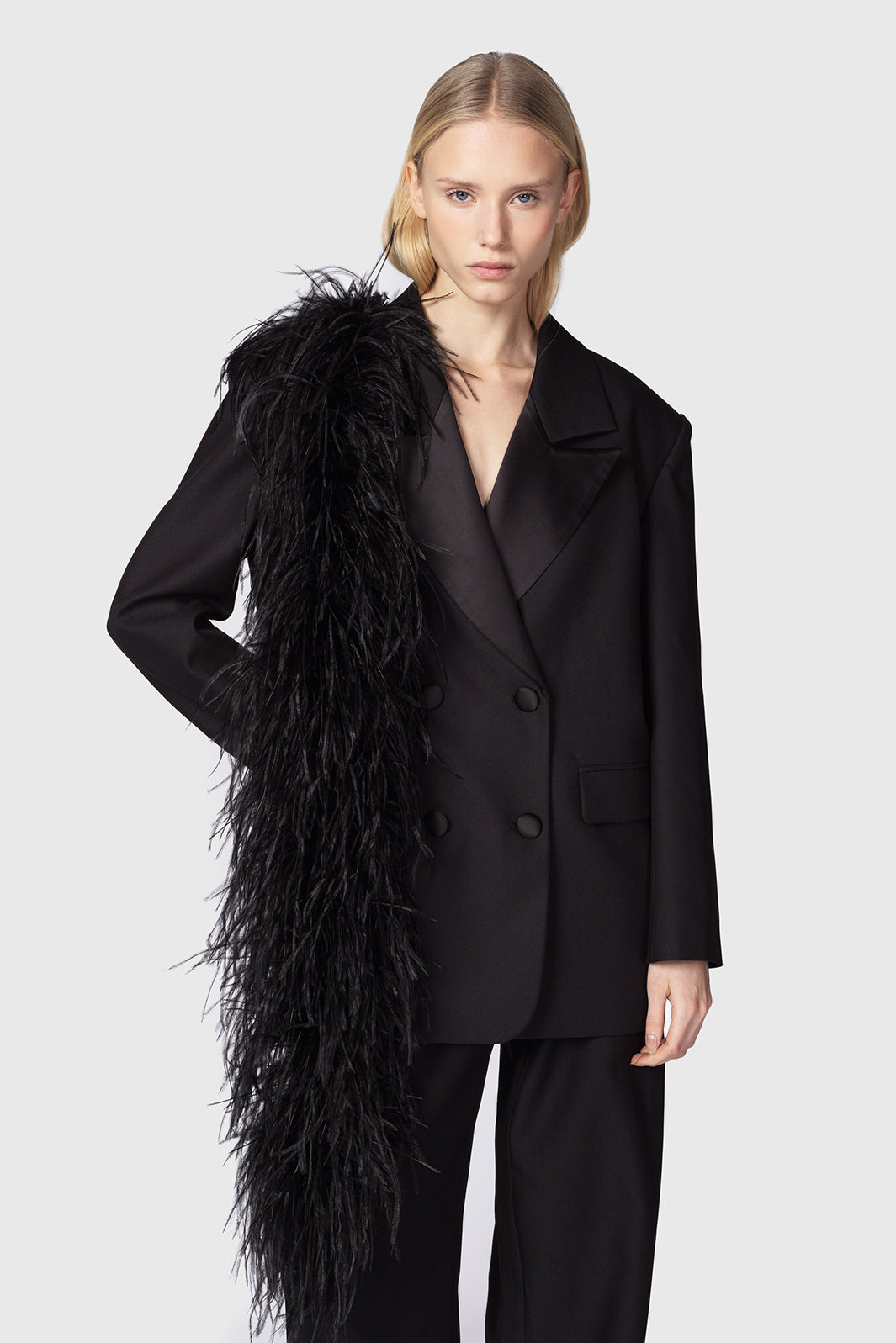 Elvin-giacca-oversize-doppiopetto-nero-in-satin-Twentyfourhaitch_1_5.jpg