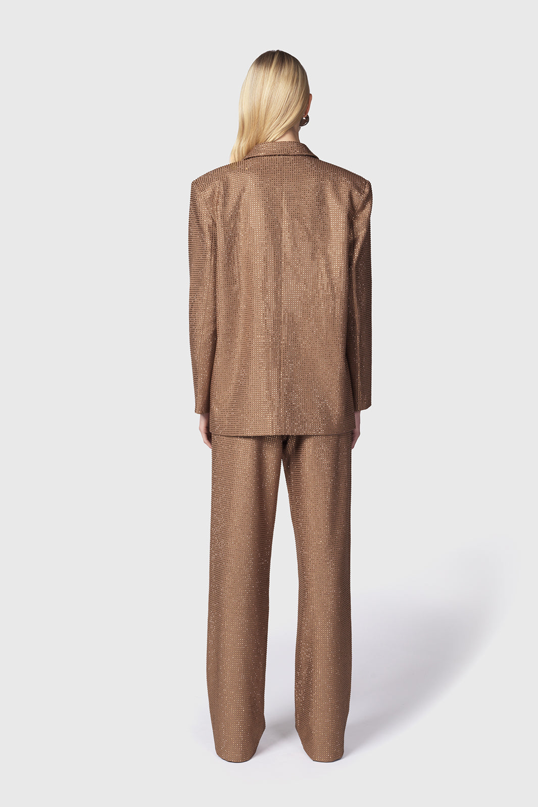 Imarya-giacca-over-doppiopetto-cammello-beige-e-pantalone-in-satin-con-strass-Twentyfourhaitch_4_2.jpg