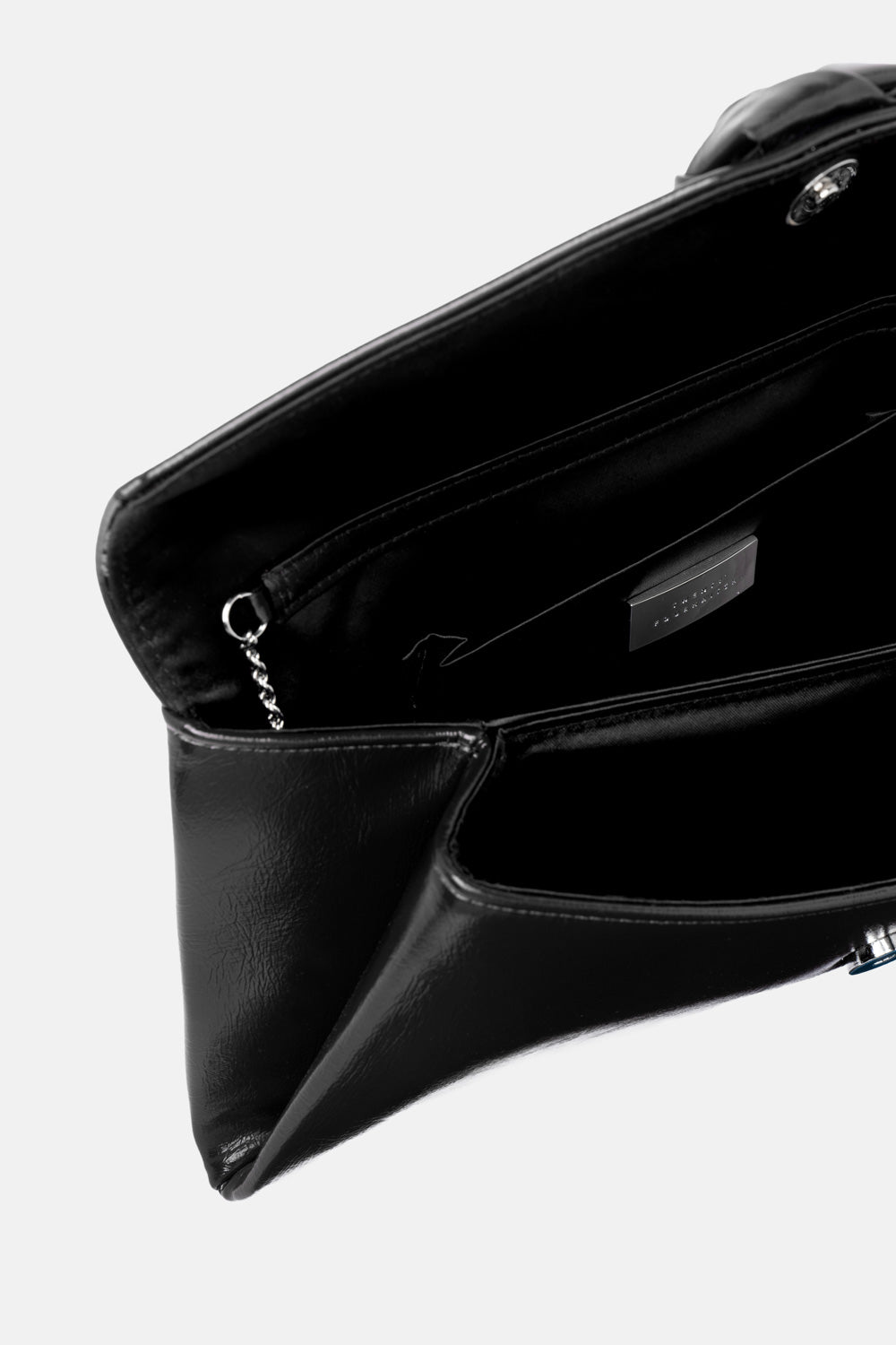 POCHETTE LARKEN NERA IN VERNICE