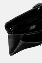 POCHETTE LARKEN NERA IN VERNICE