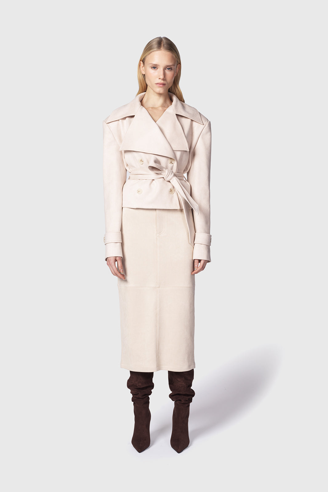 Nevra-giacca-doppiopetto-corto-beige-in-effetto-camoscio-e-gonna-in-matching-Twentyfourhaitch_1_1.jpg