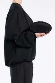 Indare – clutch nera | TWENTYFOURHAITCH – indossata dalla modella