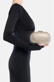 Isidora – clutch oro | TWENTYFOURHAITCH – indossata dalla modella