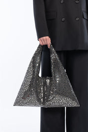 Fenix – maxi bag ematite | TWENTYFOURHAITCH – indossata dalla modella