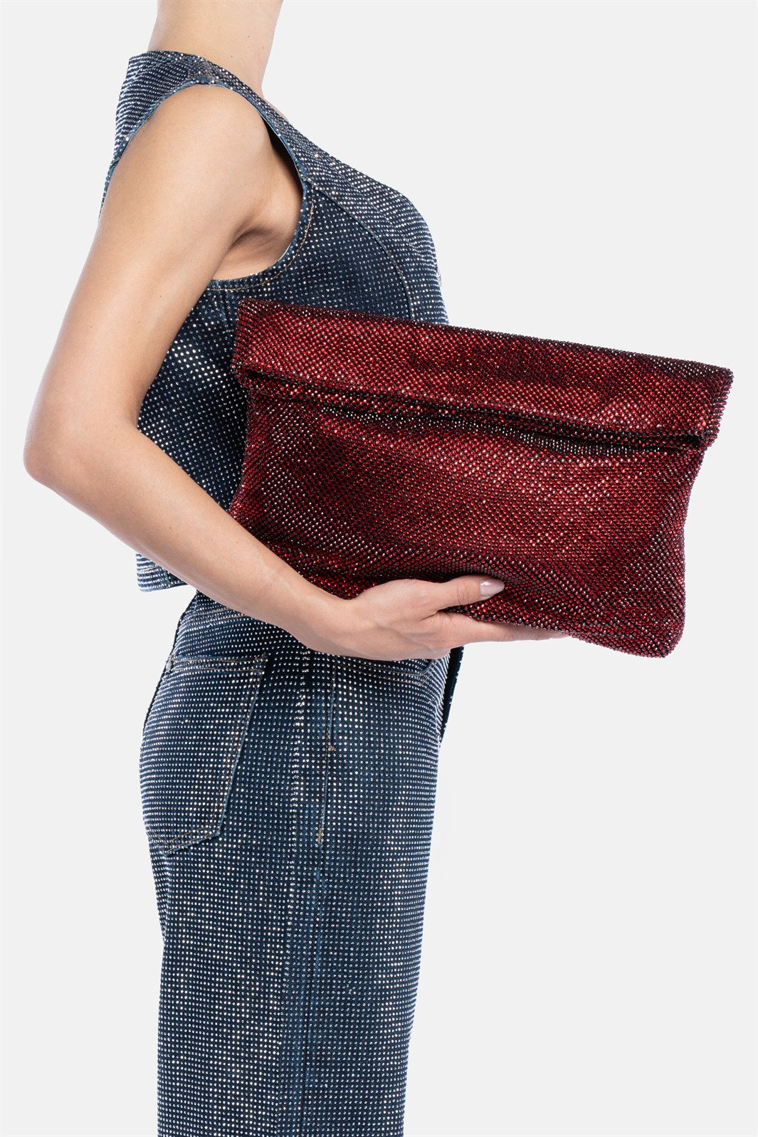 Dunham – maxi pouch bordeaux | TWENTYFOURHAITCH – indossata dalla modella