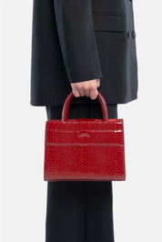 Serane – mini tote bag rossa pitonata | TWENTYFOURHAITCH – indossata dalla modella