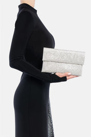 Kasira – pochette argento | TWENTYFOURHAITCH – indossata dalla modella