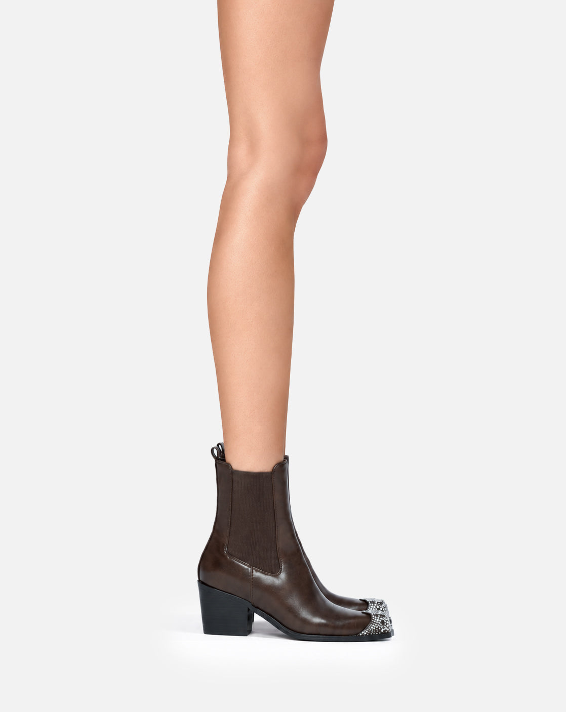 Teura – stivali marrone | TWENTYFOURHAITCH – indossata dalla modella